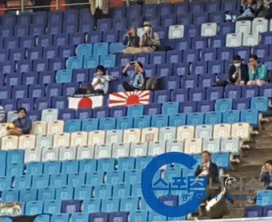 川崎のサポーター 韓国で旭日旗を掲げ 没収される