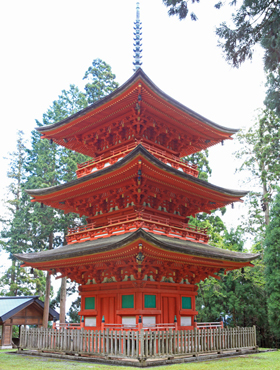 名草神社　三重塔