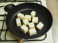 ゲソと豆腐のマヨしょう油炒め08