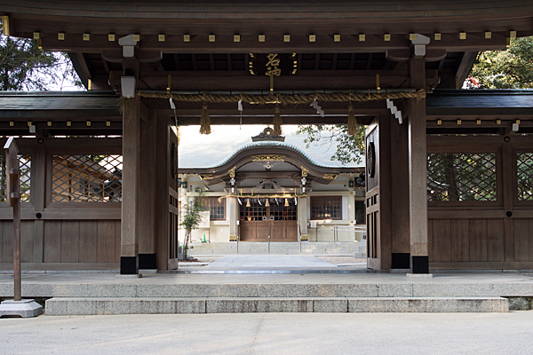針名神社神門と拝殿
