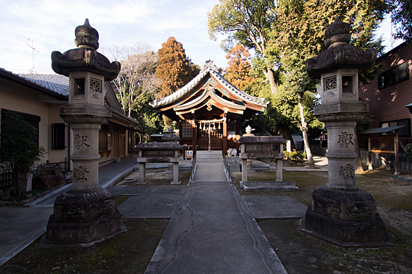 大井神社参道と拝殿