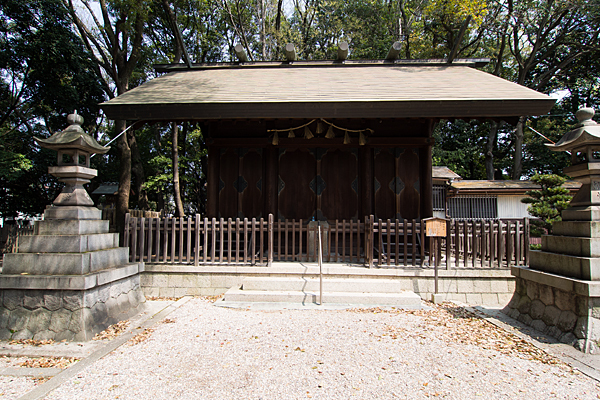 桜神明社拝殿前