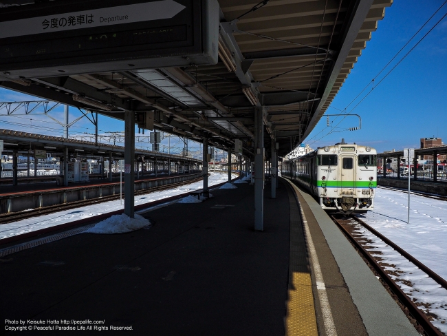 旅の始まりは函館駅（列車はキハ40）