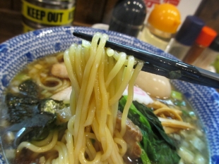 ちょび吉　ﾄﾞ生姜醤油ﾗｰﾒﾝ　麺