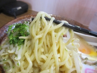 仁　辛味噌ﾗｰﾒﾝ　麺