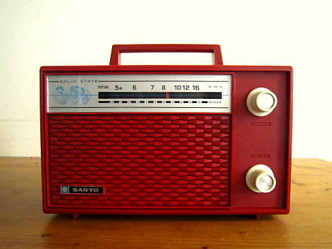 レトロなサンヨーのポータブルＡＭラジオ - [Sold Out]過去の販売商品